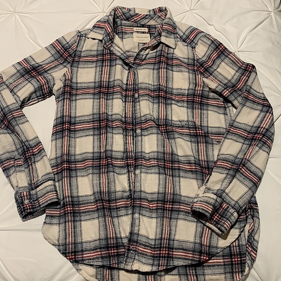 American eagle flannel, amazing material, soft, and boyfriend fit. (Size small) - Picture 1 of 1